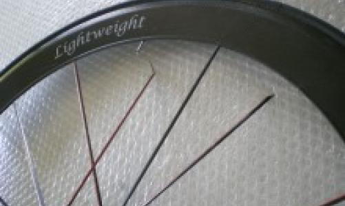 Riparazione raggi e cerchio su ruote in carbonio Lightweight